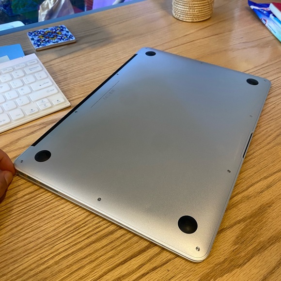 MacBook Air 13” - 2017 128 GB - Picture 3 of 6